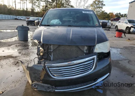 2013 Chrysler Town & Country Touring z USA, uszkodzony, nr VIN 2C4RC1BG6DR692663